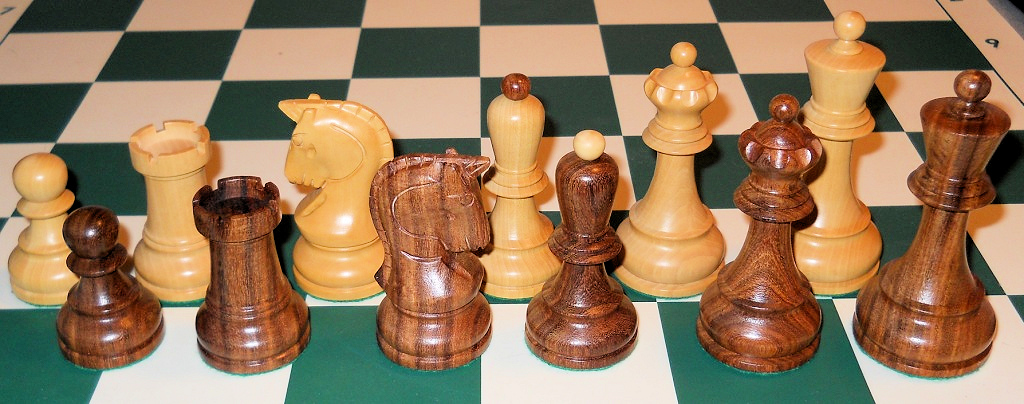 Dubrovnik 1950 chess set: modern reproduction manufactured by Chess Bazaar (India, 2015), with light and dark pieces lined up on a board.
