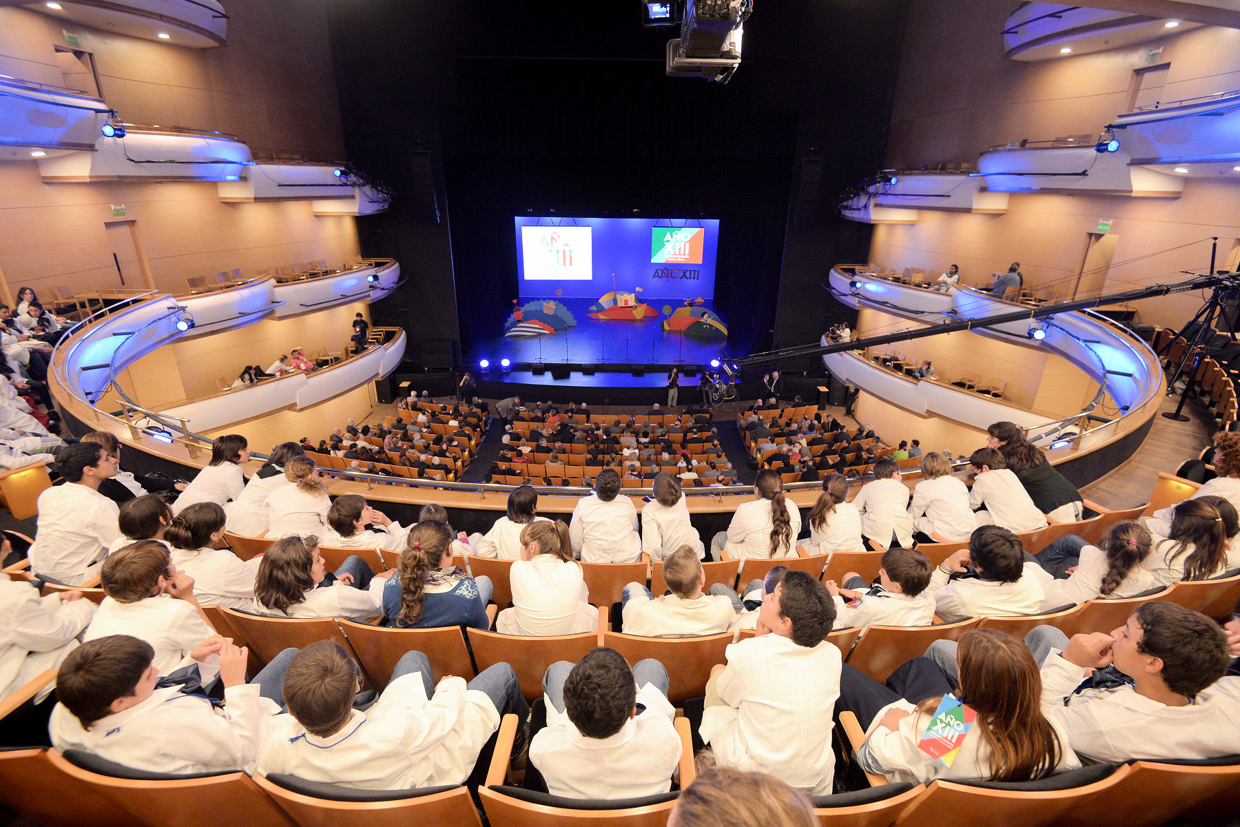 View of the stage at the Eduardo Fabini Hall of the Sodre during the Opening Ceremony of the Year XIII celebrations, with schoolchildren in the stalls (Montevideo, 2011)
