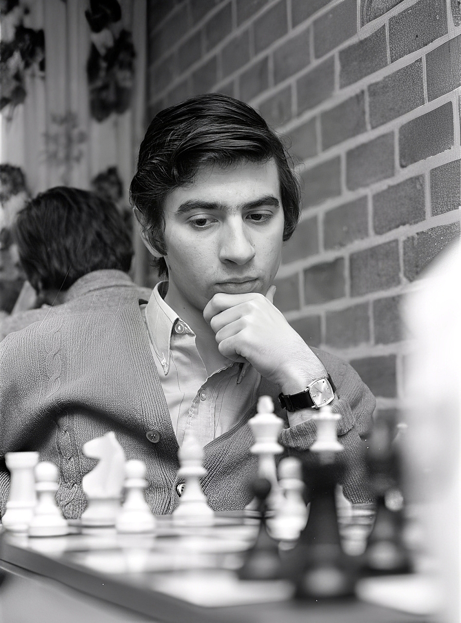 Ljubomir Ljubojević facing Jan Hein Donner in the first round of the IBM Hoogovenschaaktoernooi, Wijk aan Zee (Netherlands), 11 January 1972; photograph by Bert Verhoeff (ANeFo), Nationaal Archief.