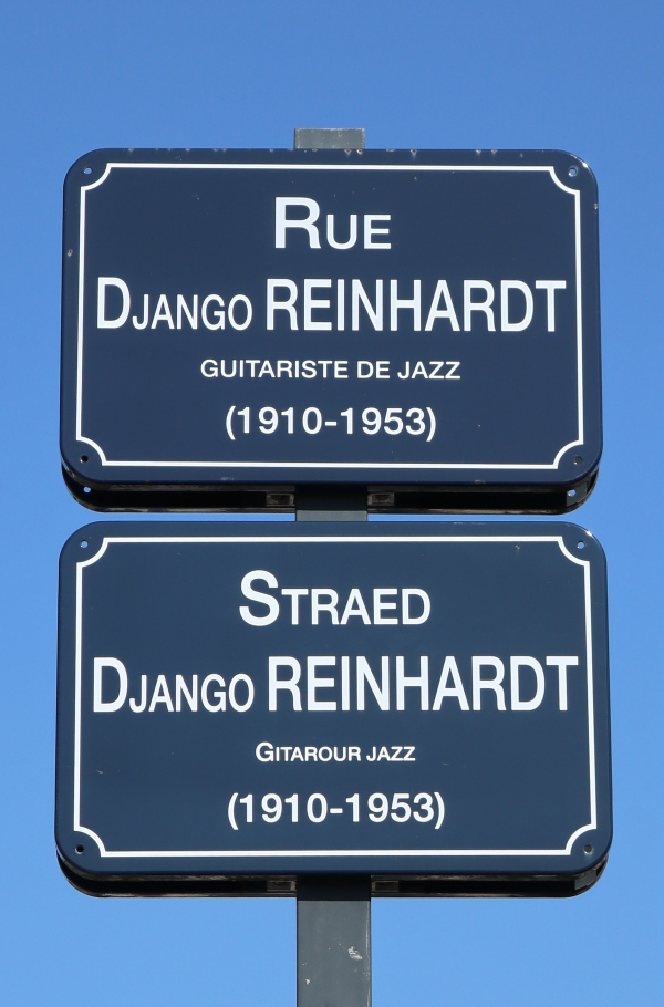 Street signs in Rennes dedicated to Django Reinhardt, written in French and Breton, 2019
