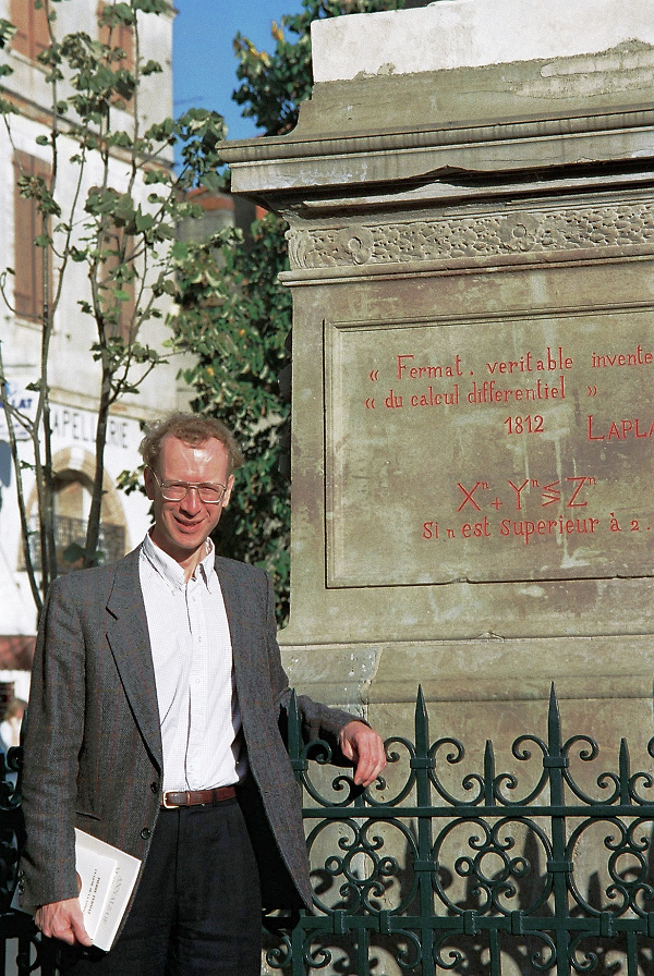 Andrew Wiles standing before the Fermat monument in Beaumont-de-Lomagne